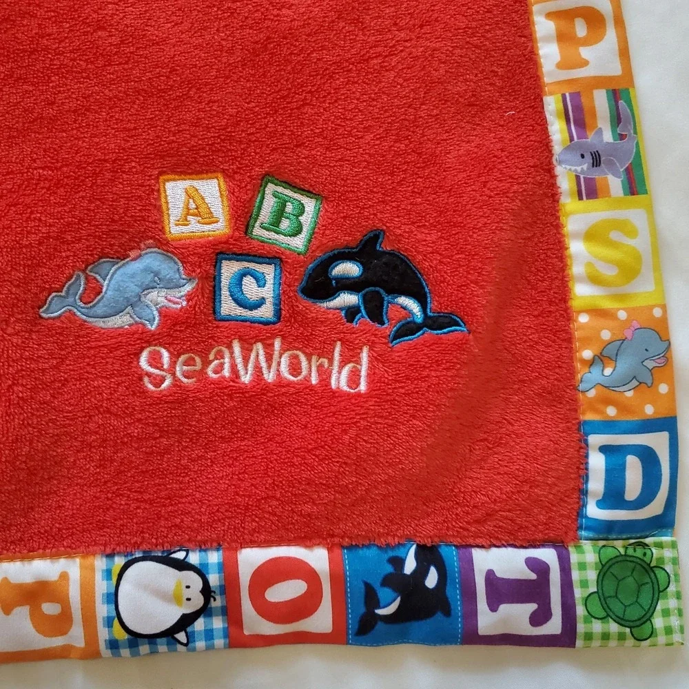 Seaworld Fleece‎ Baby Blanket Red Alphabet Block Trim Shamu Dolphin Nursery